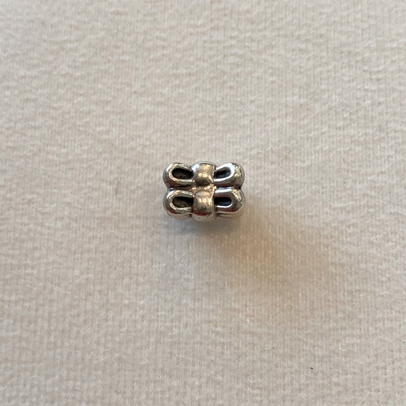 Retired Pandora Silver Ribbon Bow ๐ Charm - Picture 3 of 5